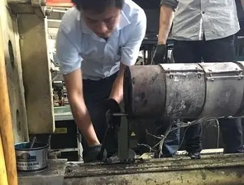 客服人员拆卸